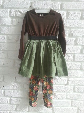 Brown and Green dress "Vlinder" with embroidered details and floral legging "Blue Floral". 2 Piece set 35 Euro